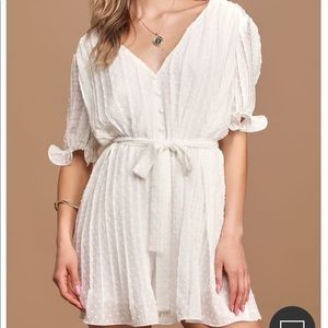 White lulus flowy with tie romper - size small, fits like medium